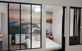 Maison de bourg dans un quartier médiéval, avec café et thé offert